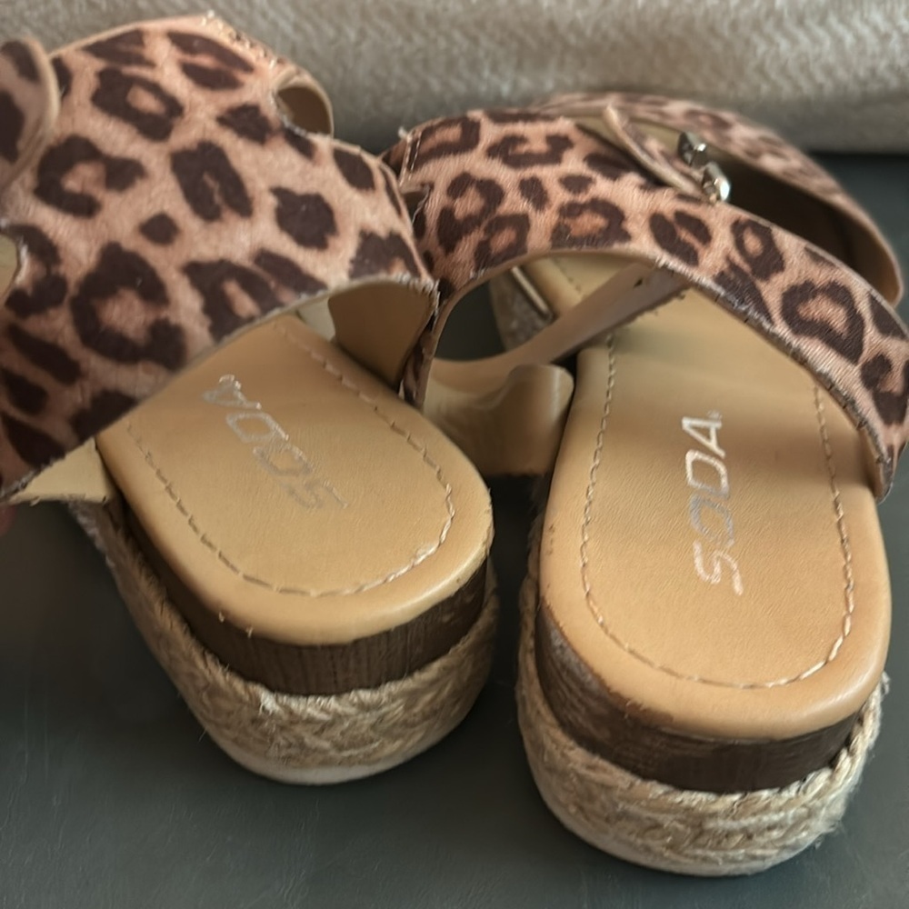 ❤️3 for $15! ❤️ SODA animal print sandals. Oat Cheetah! Size 2, ❤️3 for $15!❤️ - Picture 7 of 13
